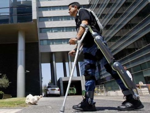 Científica Argentina ayuda a parapléjicos a volver a caminar
