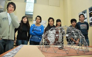 Alumnos Argentinos elaboraron un prototipo de una cúpula geodésica que se puede utilizar para prevenir accidentes