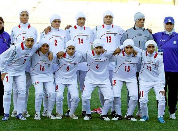 La FIFA le prohibió jugar al seleccionado iraní de futbol