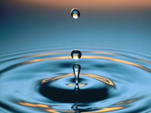 ¿Por qué el agua con jabón moja más que el agua?
