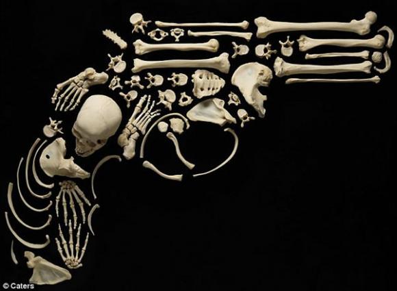 Las esqueleticas creaciones de un artista