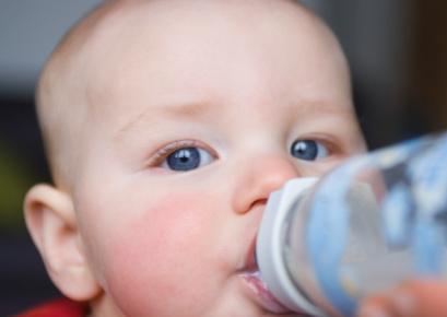 ¿Sabías que el uso de biberones y chupones pude causar problemas de lenguaje?