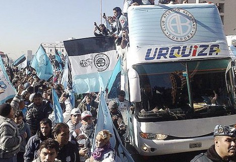 Belgrano desató una fiesta en Córdoba. Belgrano es de Primera (Ficha del partido, imágenes, videos y mucha información)