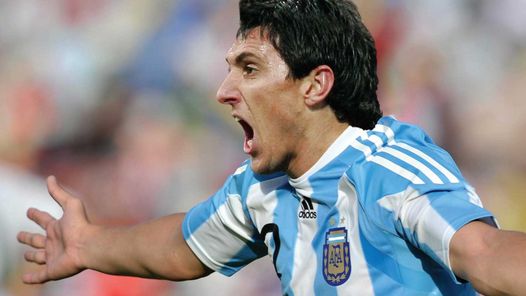 Burdisso grita ¨Salimos¨ y se van todos a Esperanto