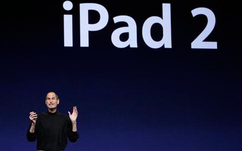 Steve Jobs reaparece con iPad 2