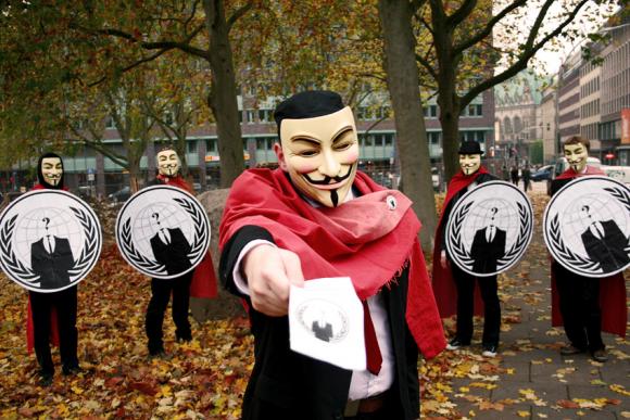 Piratas informáticos Anonymous habrían atacado Apple