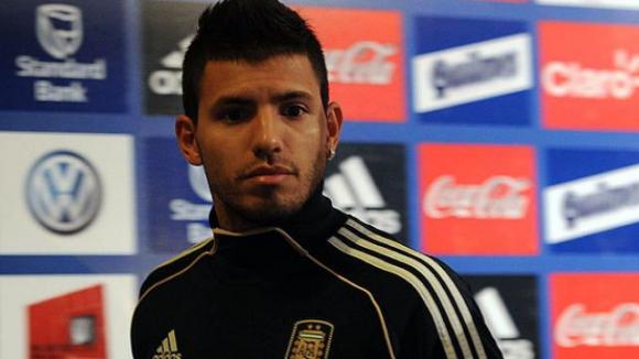 Agüero, es imposible comparar a Messi con Neymar
