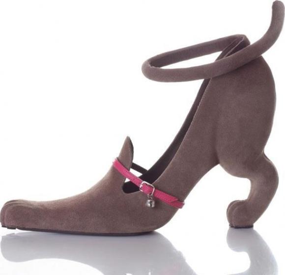 Curiosa zapatilla para chicas :)