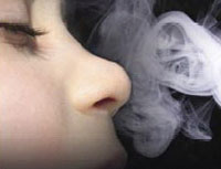 El humo del cigarrillo también traería sordera