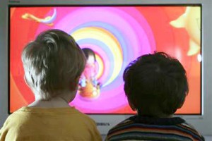 Tips para cuidar la vista de los niños frente a la TV