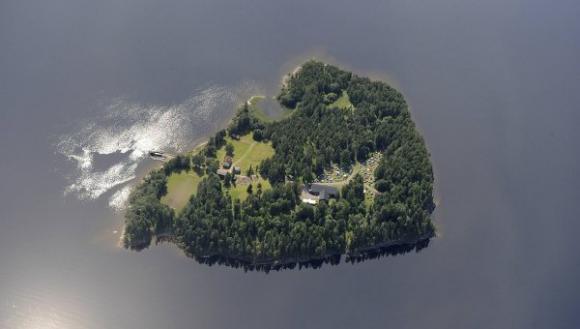 Al menos dos terroristas tras masacre de Noruega campamento de la juventud - los testigos.