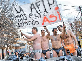 En calzoncillos, para protestar contra la AFIP 