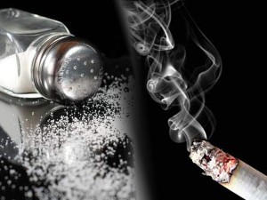 Dejar el cigarrillo y reducir la sal salva vidas