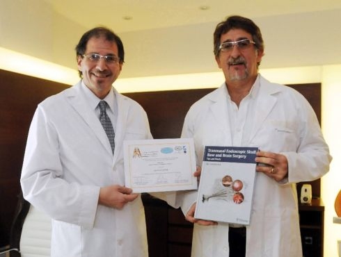 Medicos Argentinos crean una novedosa técnica quirúrgica de la base del cráneo