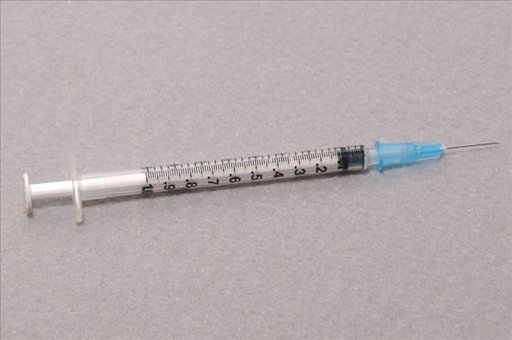 Una médica rodea su casa con jeringas con el virus del VIH para espantar a los ladrones