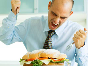 ¿Por qué el estrés aumenta el apetito?