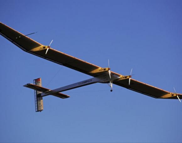 Despega el avión solar.