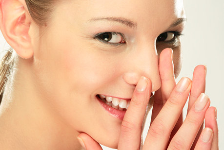 ¿Por qué crecen más rápido las uñas de las manos que las de los pies?