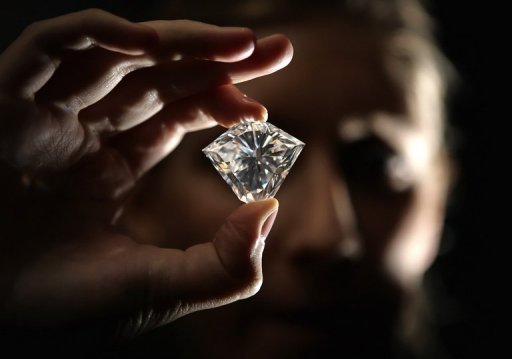 Descubren un ¨planeta de diamante¨ y una estrella de neutrones.
