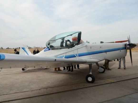 Presentaron con orgullo un avión 100 % Argentino