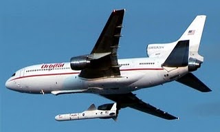 Vozdushni Start, lanzando cohetes desde el aire.