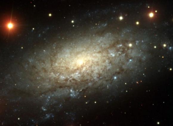 Una galaxia plana sin un abultado ´corazón´.