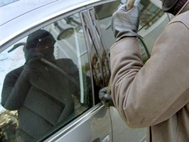 Estudiante crea dispositivo para localizar autos robados.