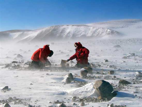 Reveladas misteriosas montañas ocultas bajo el hielo antártico