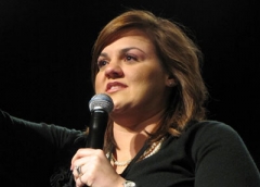 Abby Johnson, de directora de una clínica abortista a católica practicante y pro-vida 
