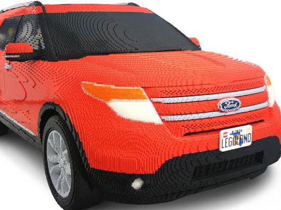 Construyeron una camioneta a tamaño real con tradicionales bloques Lego.