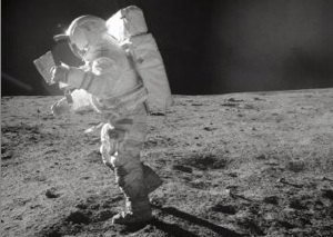 ¿Por qué la superficie de la Luna tiene tanto polvo?