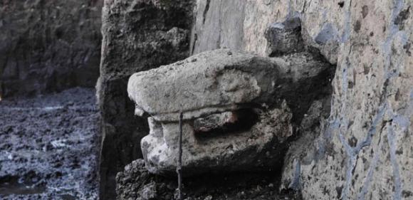 Encuentran gran plataforma prehispánica frente a Templo Mayor en México