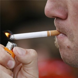 El cigarrillo causa infartos a edad más temprana