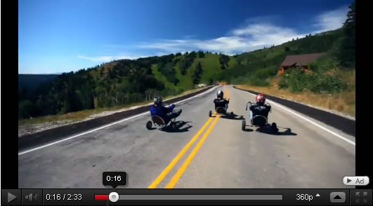 Impresionante descenso a 80 km/h en triciclo sin frenos