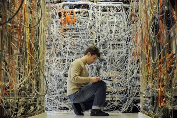 Arréglalo, es fácil, solo cámbiale el conector al cable blanco…
