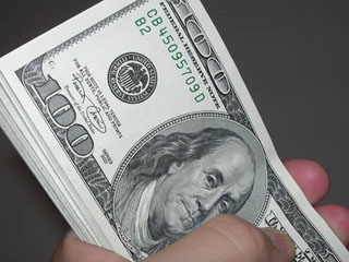 Mineras y petroleras deberán liquidar los dólares de sus exportaciones en el país