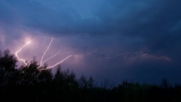 Las tormentas terrestres y la antimateria