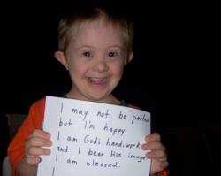 Es oportuno recordarlo: niño con síndrome de down cuestiona sobre aborto a miles en Facebook