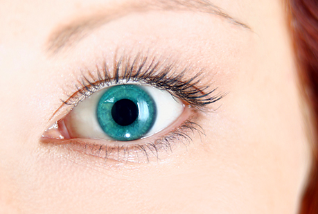 Un láser podrá convertir tus ojos marrones en azules