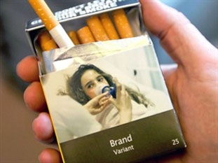 Australia: los cigarrillos se venderán en cajetillas de color verde oliva sin logo