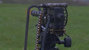 Disparan ametralladoras de la II Guerra Mundial tras 70 años perdidas