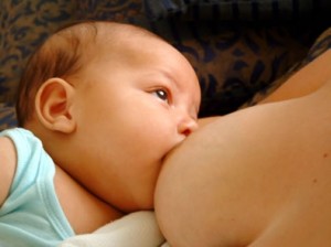 Mujeres que dan el pecho son menos propensas al cáncer de mama