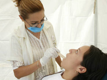 Limpieza dental disminuye problemas cardíacos