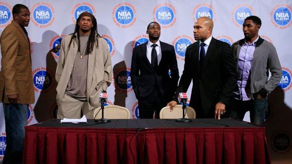 Los jugadores NBA rechazan la última propuesta de la patronal y disuelven el sindicato.