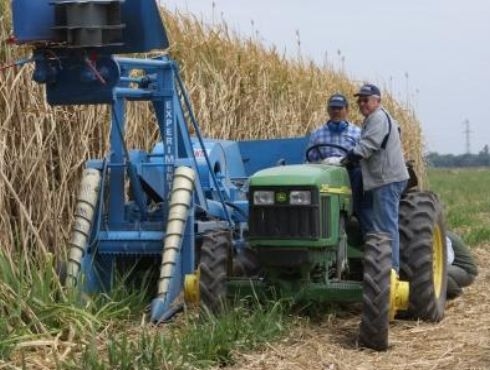 El INTA diseño una novedosa y ecológica máquina cosechadora de caña
