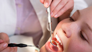 La visita frecuente al dentista protege de infarto y derrame