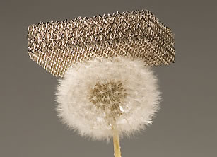 Científicos crean el material más ligero del mundo.