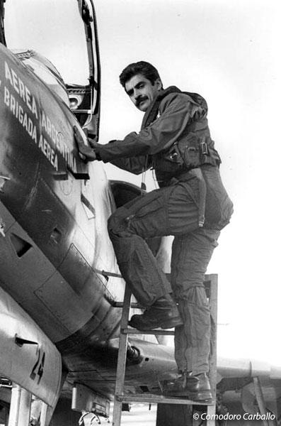 ¿Por qué los pilotos suben al avión por el lado izquierdo?