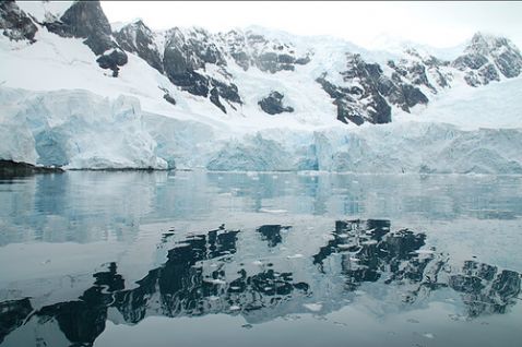 El misterio de la montaña oculta bajo la Antártida.