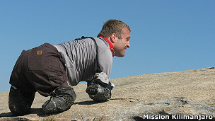 Escalar el Kilimanjaro sin manos ni pies.